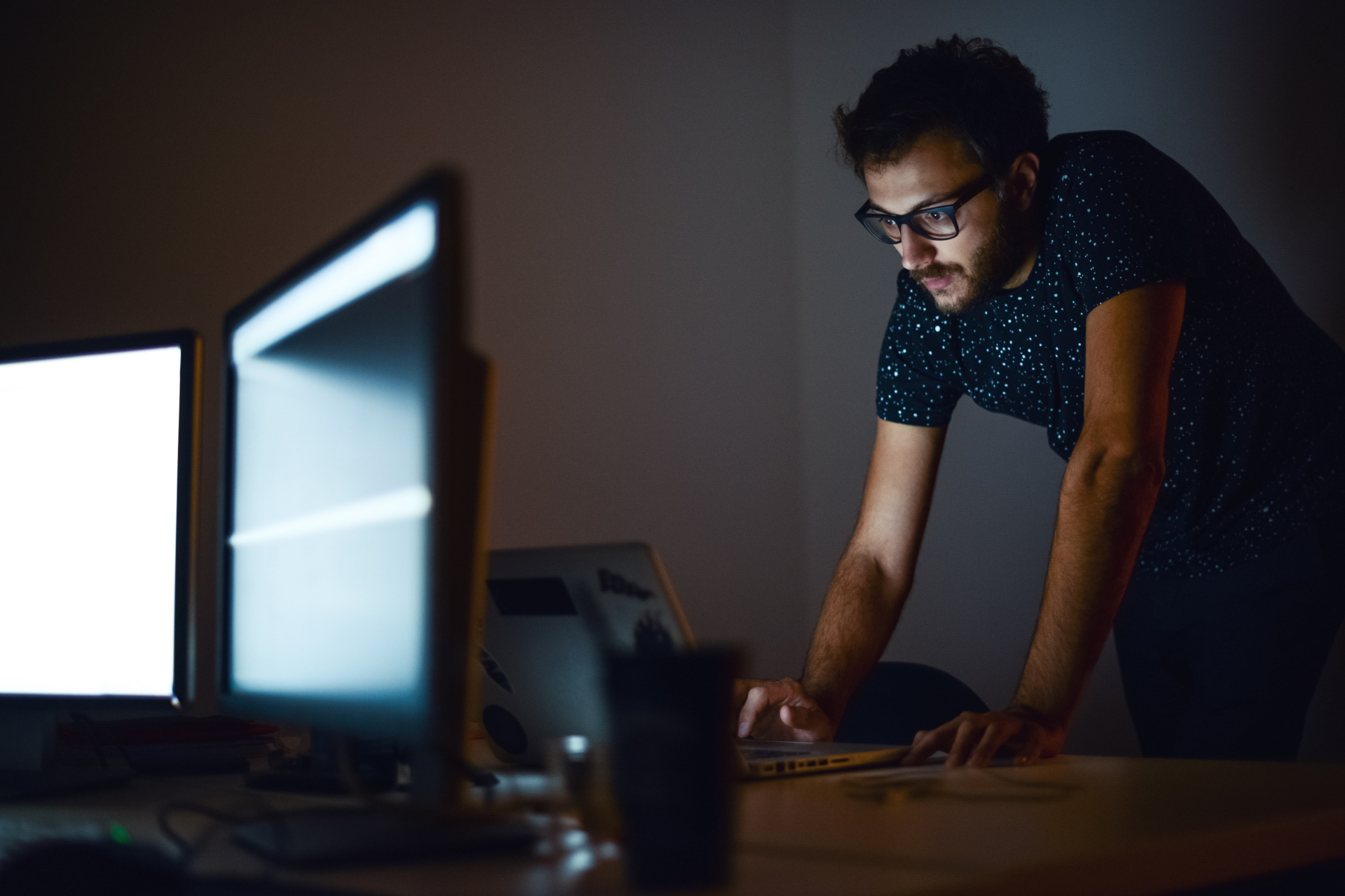 White label helpdesk support engineer resolving MSP client tickets 24/7